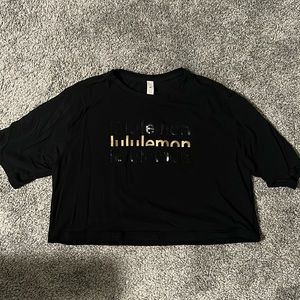 lululemon boxy crop logo tee - worn a few times